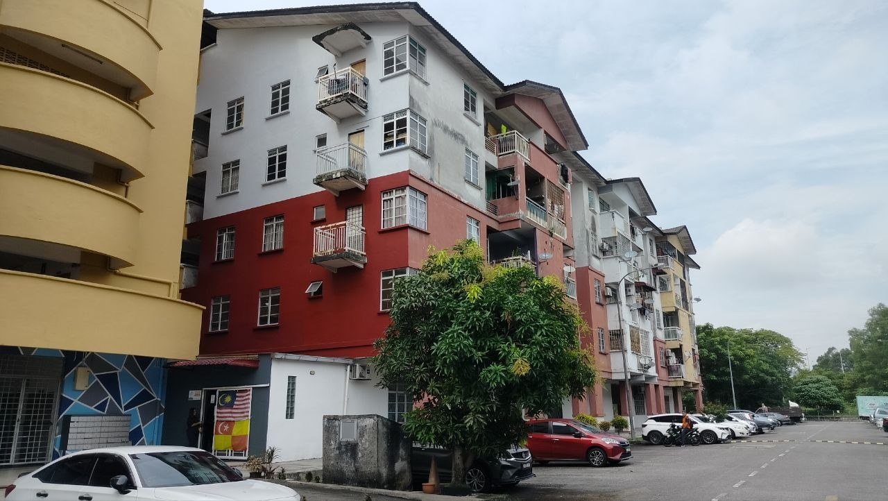 RENOVATED PANGSAPURI DESA IMPIAN, TAMAN SERI PUCHONG (CORNER UNIT)