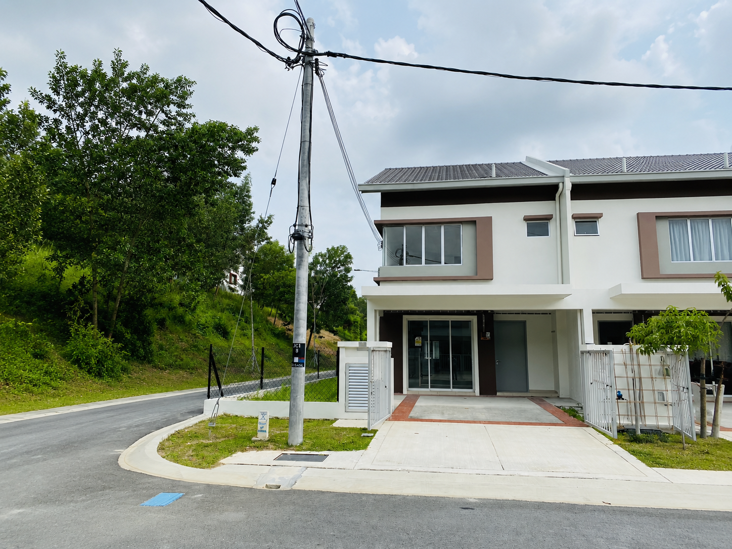 RENOVATED END LOT GREENWOODS CENDANA, SALAK PERDANA