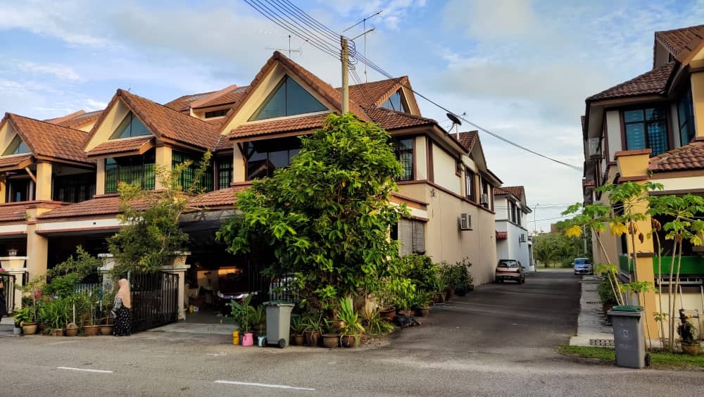 SP101 - RUMAH TERES 2 TINGKAT END LOT - PURA KENCANA, SRI GADING BATU PAHAT.
