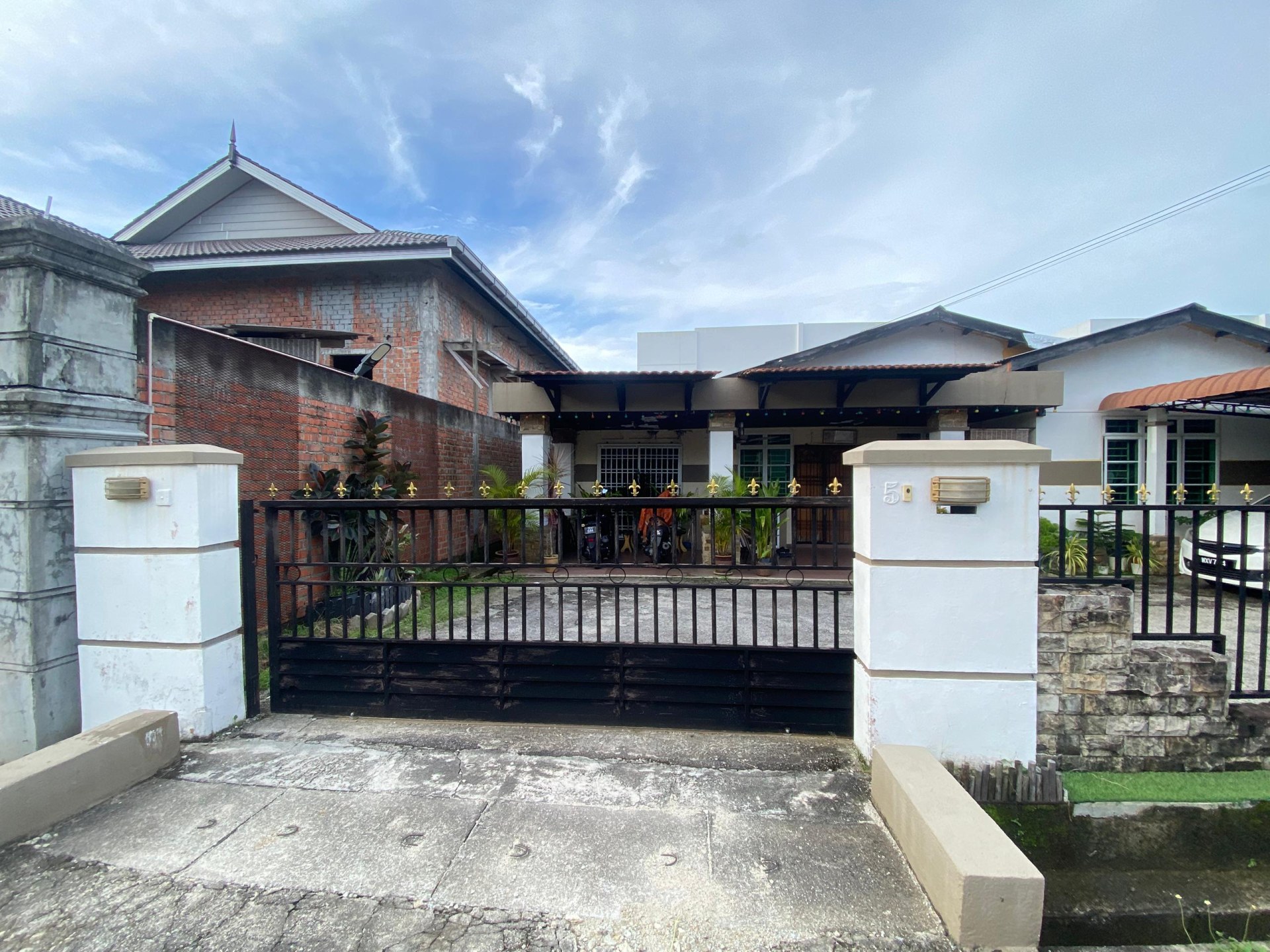 SP52 - RUMAH BANGLO SETINGKAT - TAMAN PERWIRA BATU PAHAT.