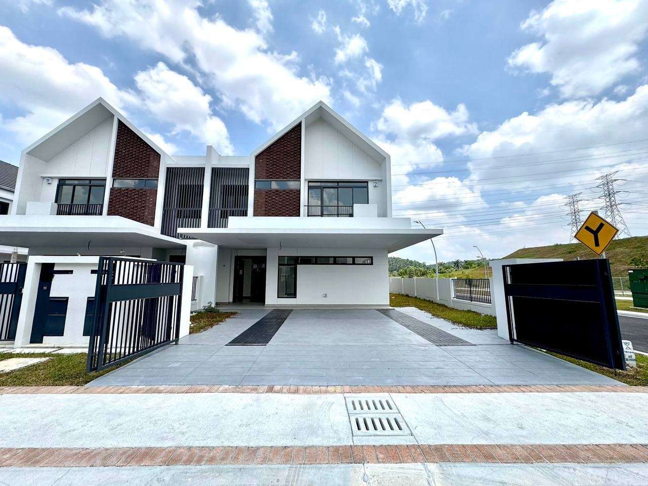 End Lot || Two Storey Semi-D || The Eighth Elmina Green